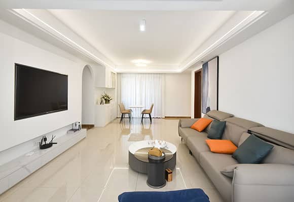 As soon as my friend walked in, she praised the 137m² light European-style house — frame 10