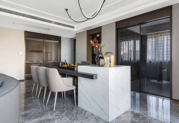 A family of two in a 189 m² large four-bedroom house with a separate room to hide the wine — frame 3