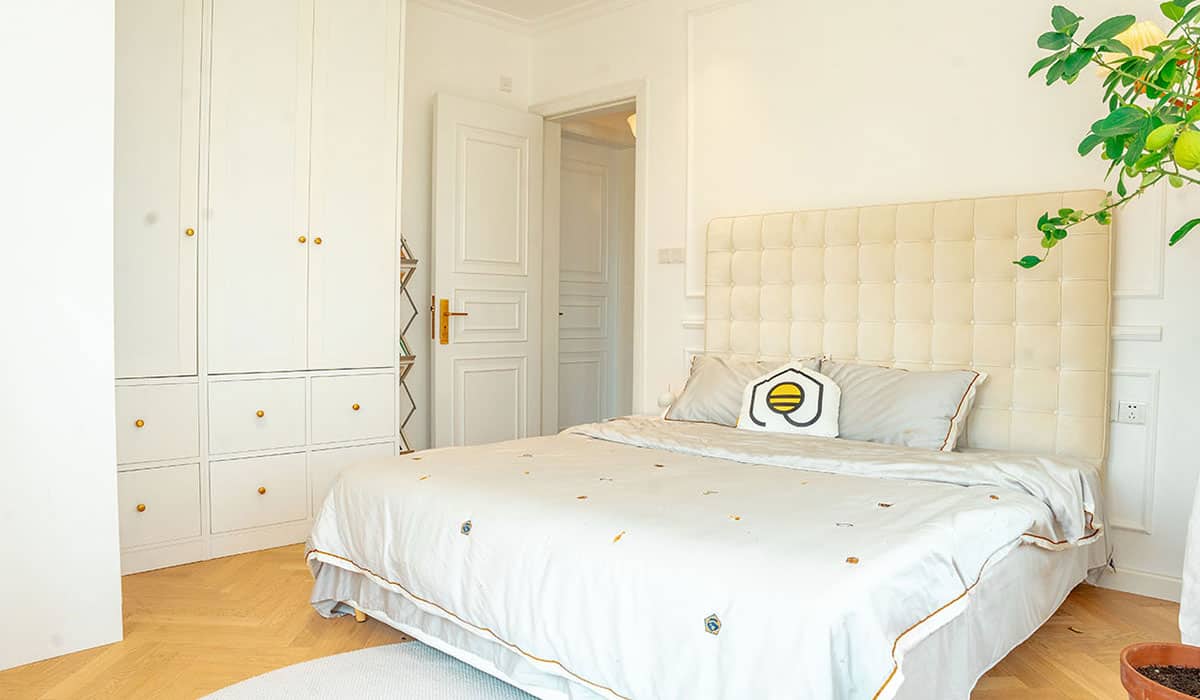 Let’s see how Suofeiya turns 1001 square feet poorly designed unit into an exciting French-style cabin! — frame 3