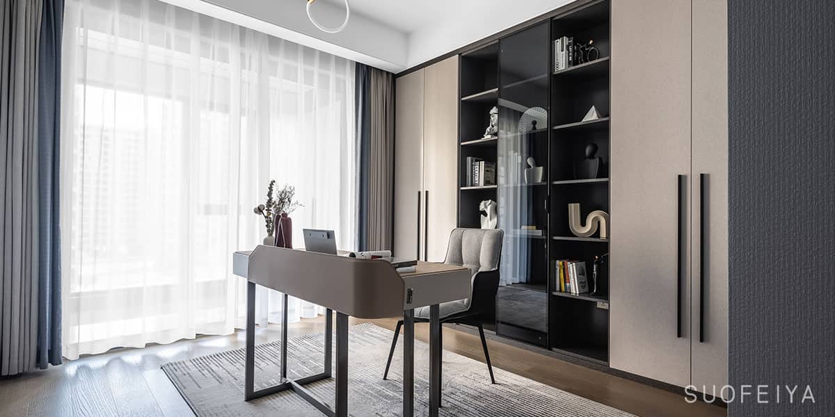 A family of two in a 189 m² large four-bedroom house with a separate room to hide the wine — frame 8