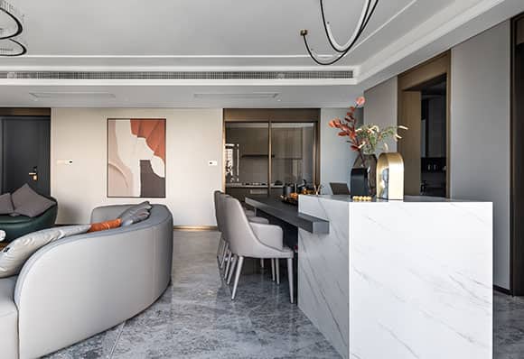 A family of two in a 189 m² large four-bedroom house with a separate room to hide the wine — frame 4