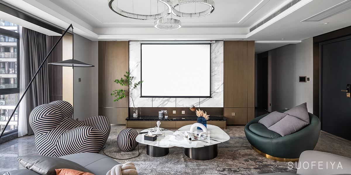 A family of two in a 189 m² large four-bedroom house with a separate room to hide the wine — frame 5
