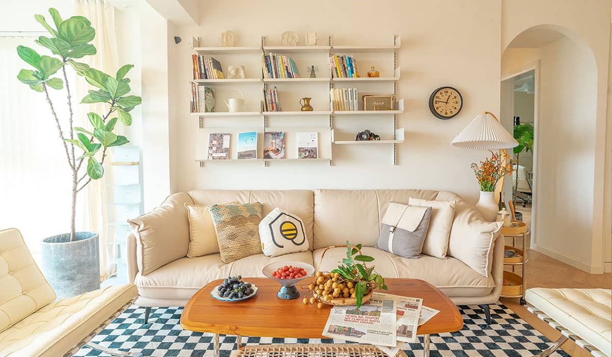 Let’s see how Suofeiya turns 1001 square feet poorly designed unit into an exciting French-style cabin!